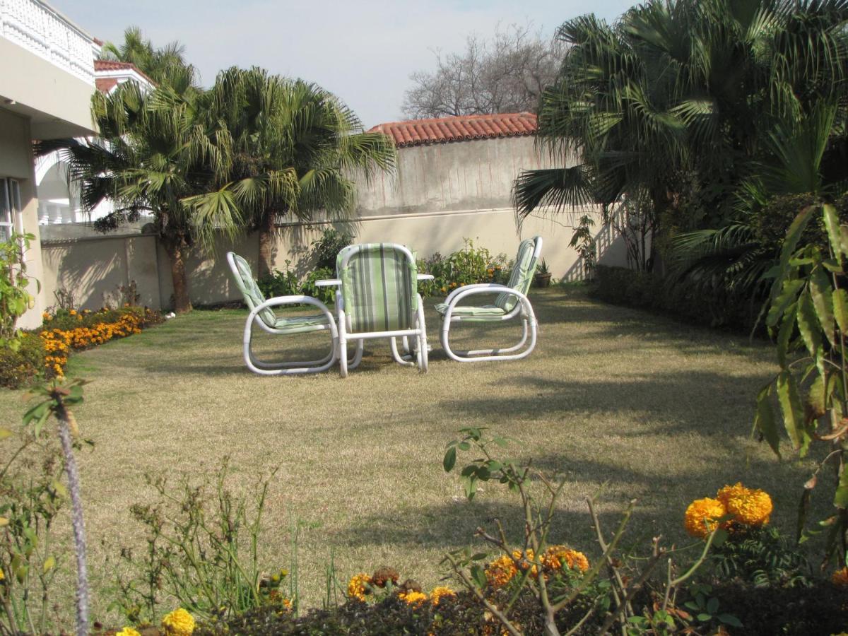 New Shelton Guest House Islamabad Exterior photo