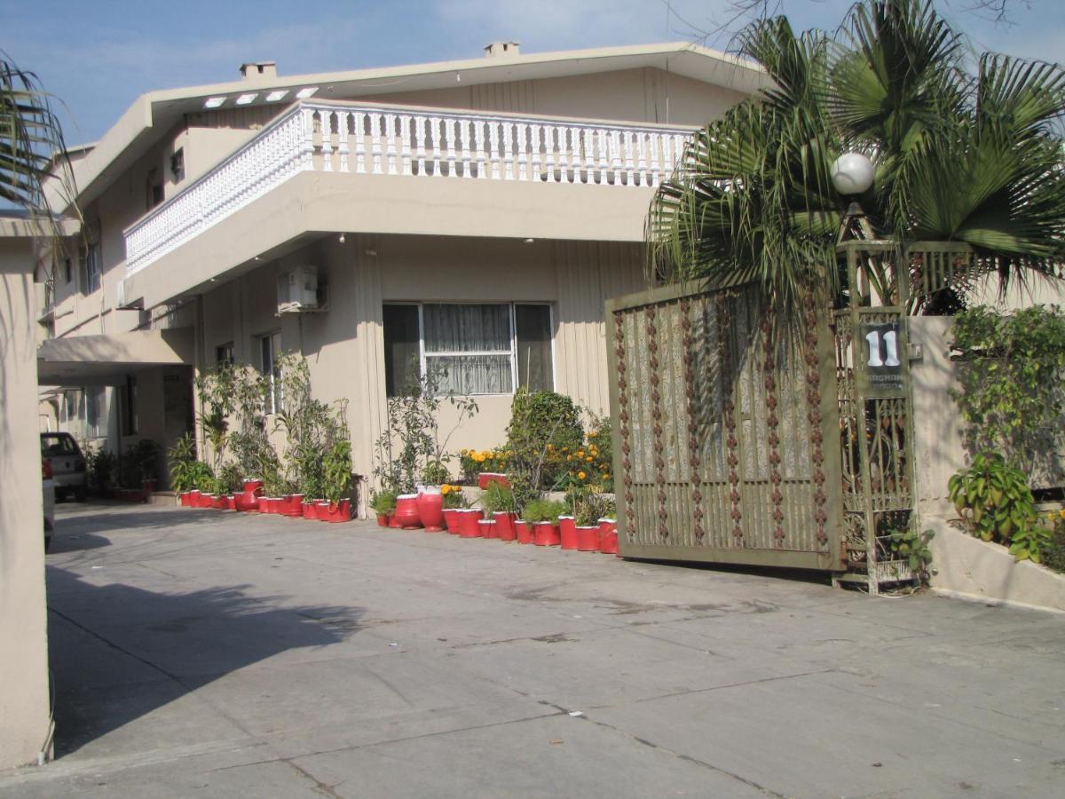 New Shelton Guest House Islamabad Exterior photo